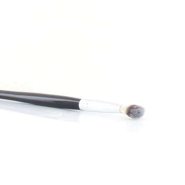 Fluffy round blending brush