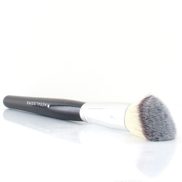 Angled bronzer/contour brush